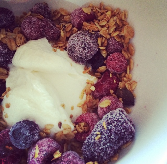 greek yoghurt frozen berries granola 2